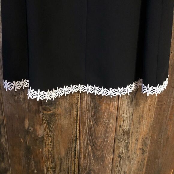 Nanette Lepore 10 LBD Black Daisy Appliqué Trim Shift Swing Sleeveless Dress - Picture 5 of 9